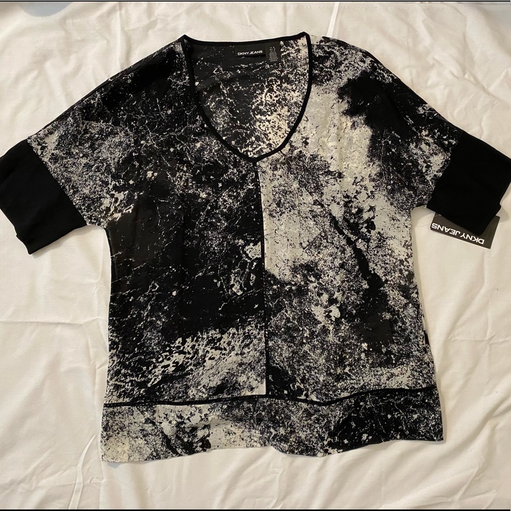 NWT: DKNY Jeans Black and White Short Sleeve Blouse